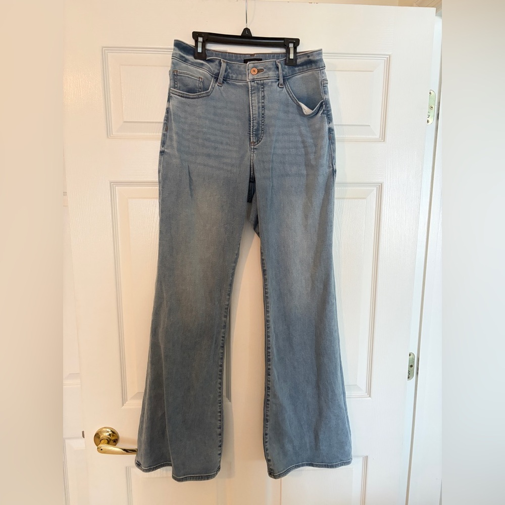 Express Curvy Flare Jeans - Light Blue
